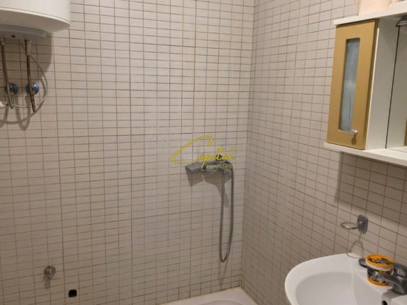 AMBIENT BIZNESI ME QIRA 105 M2 21 DHJETORI 650 EURO