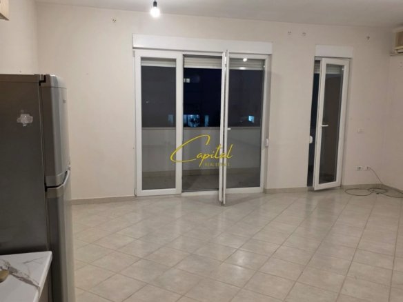 AMBIENT BIZNESI ME QIRA 105 M2 21 DHJETORI 650 EURO