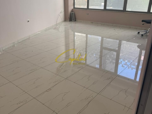 AMBIENT BIZNESI ME QIRA 80 M2 RRUGA E DIBRES 120.000 LEKE