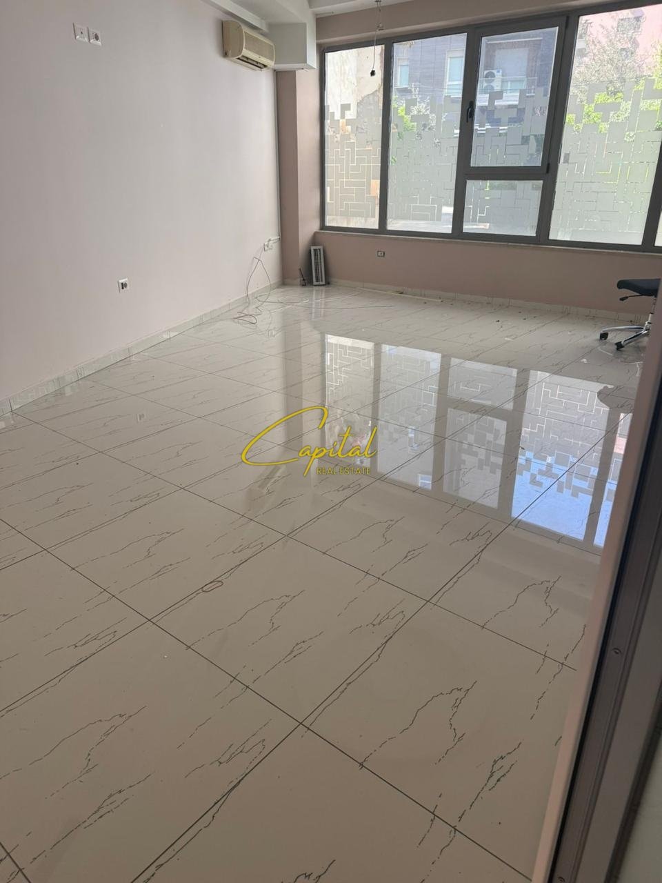 AMBIENT BIZNESI ME QIRA 80 M2 RRUGA E DIBRES 120.000 LEKE