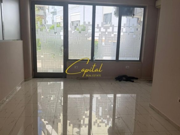 AMBIENT BIZNESI ME QIRA 80 M2 RRUGA E DIBRES 120.000 LEKE