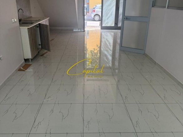 AMBIENT BIZNESI ME QIRA 80 M2 RRUGA E DIBRES 120.000 LEKE
