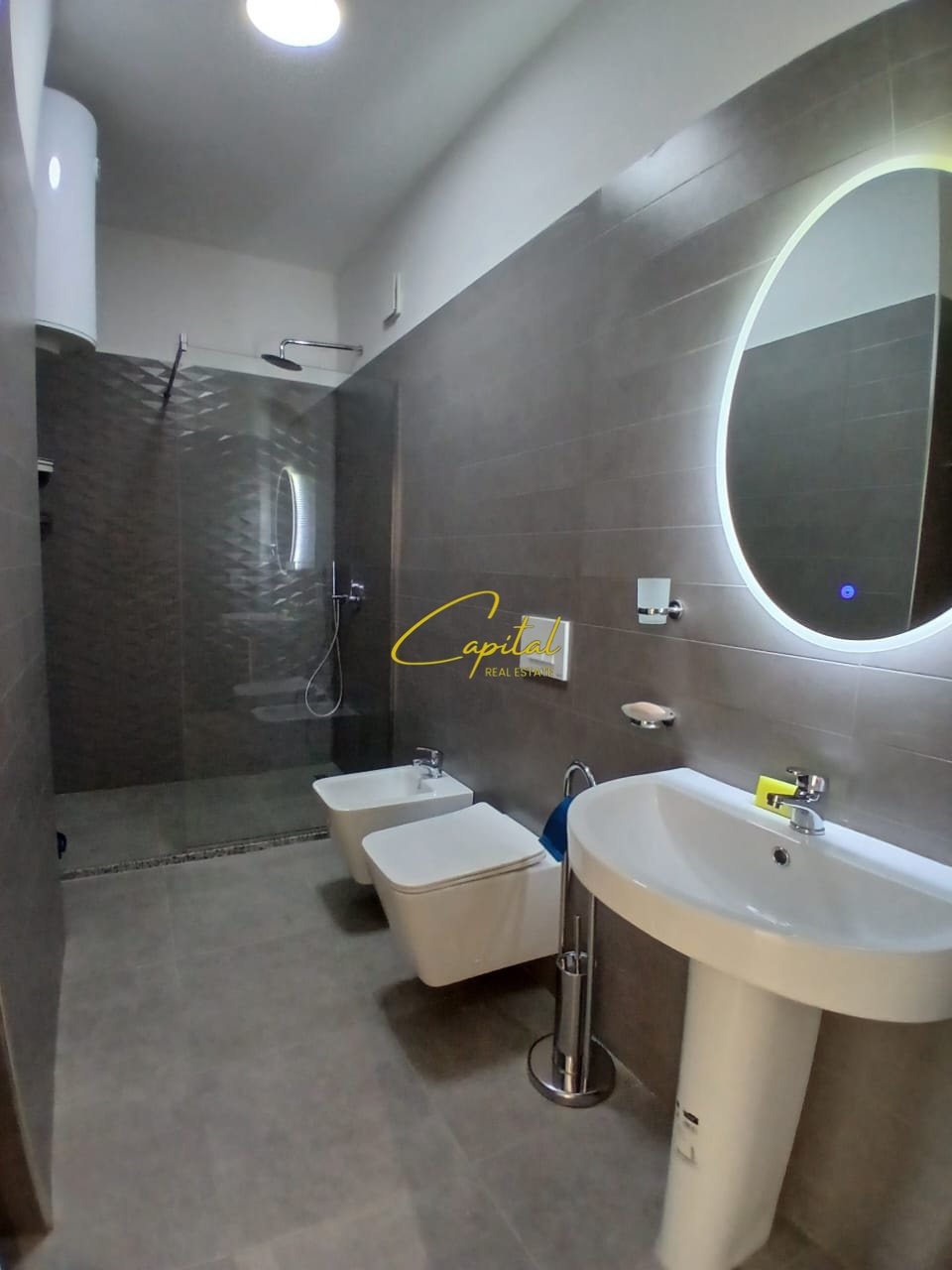 APARTAMENT ME QIRA 2+1 ZOGU I ZI 900 EURO