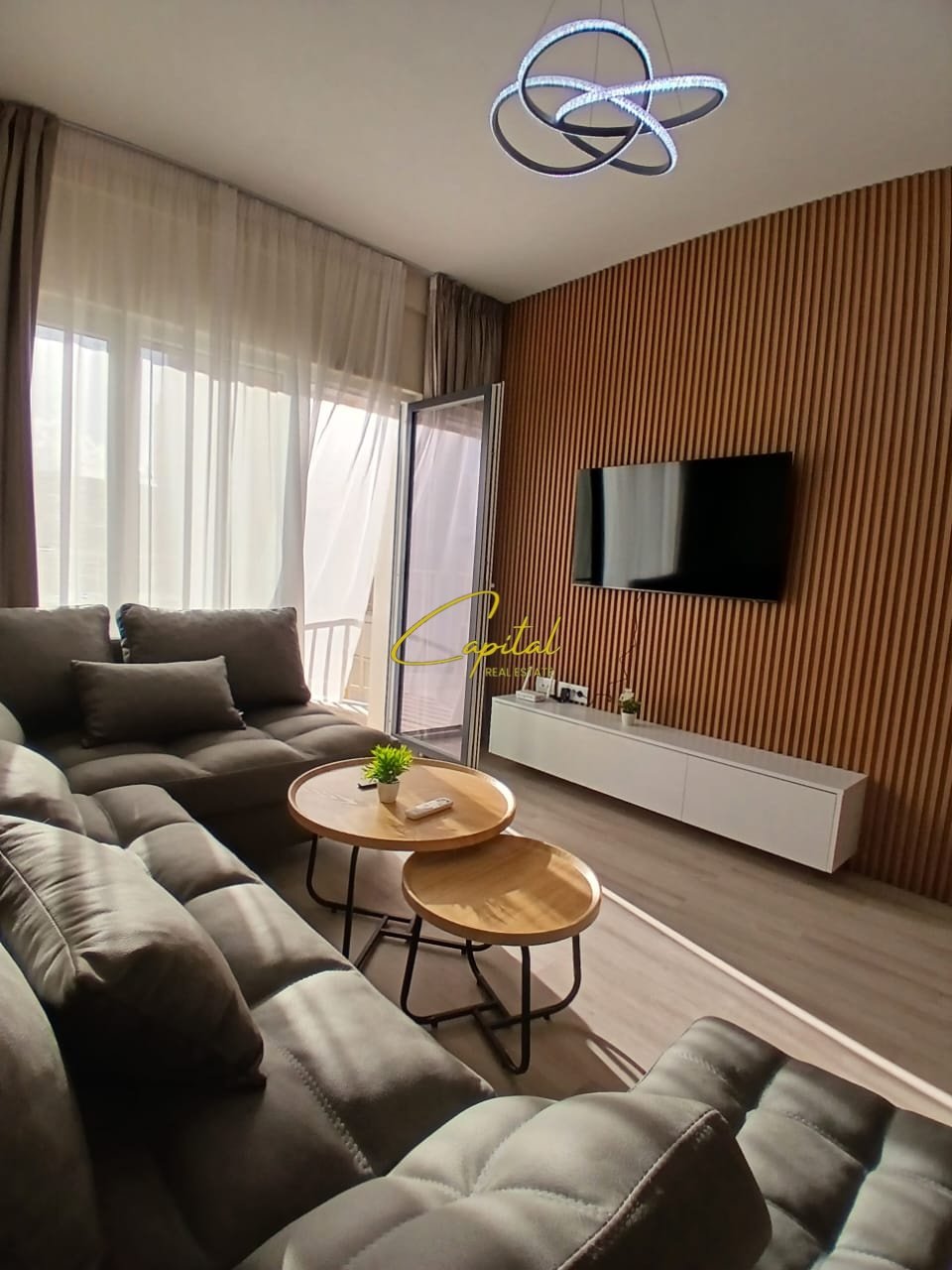 APARTAMENT ME QIRA 2+1 ZOGU I ZI 900 EURO