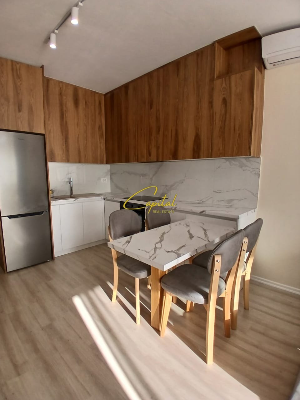 APARTAMENT ME QIRA 2+1 ZOGU I ZI 900 EURO