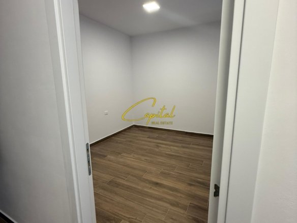 ZYRE ME QIRA 130 M2 KOMPLEKSI FARMACIA 10 650 EURO