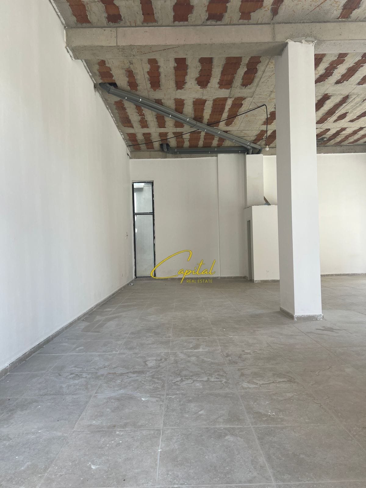 AMBIENT BIZNESI ME QIRA 120 M2 XHAMLLIKU 2000 EURO