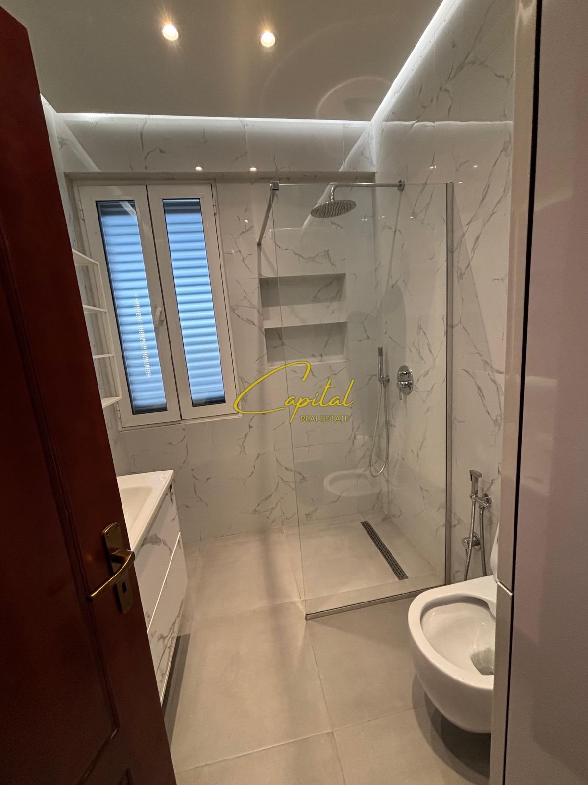 APARTAMENT ME QIRA 3+1+2 RRUGA E KAVAJES 110.000 LEKE