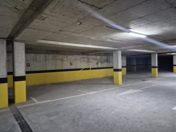 SHITEN 4 POSTE PARKIMI 81 M2 XHAMLLIKU 100.000 EURO