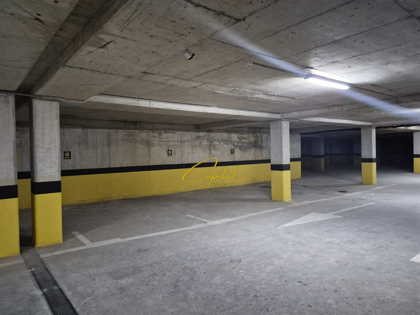 SHITEN 4 POSTE PARKIMI 81 M2 XHAMLLIKU 100.000 EURO