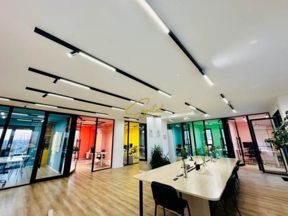 ZYRE ME QIRA 220 M2 BULEVARDI I RI 1.700 EURO