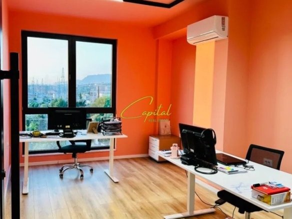 ZYRE ME QIRA 220 M2 BULEVARDI I RI 1.700 EURO