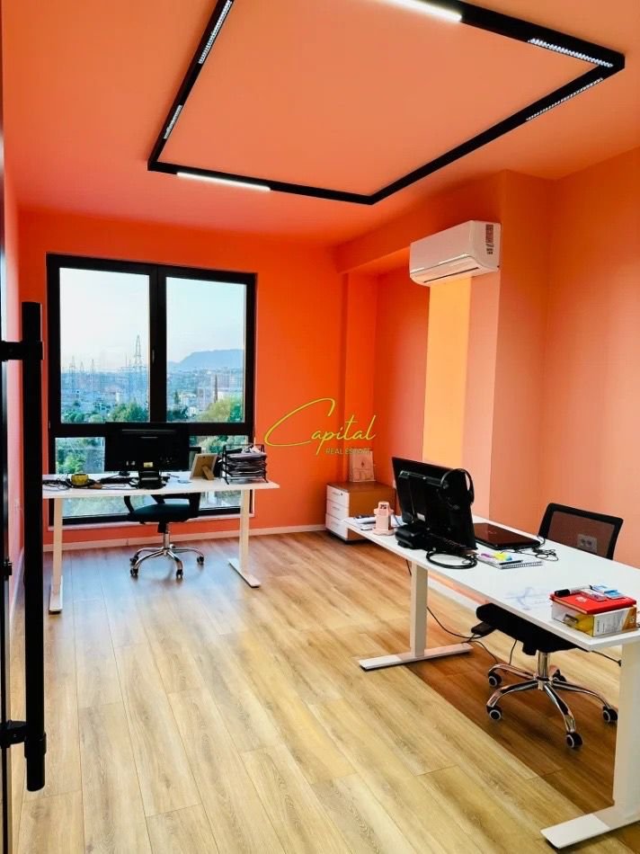 WhatsApp Image 2026-05-15 at 12.44.48 PM (1) ZYRE ME QIRA 220 M2 BULEVARDI I RI 1.700 EURO