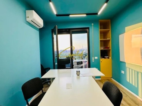 ZYRE ME QIRA 220 M2 BULEVARDI I RI 1.700 EURO