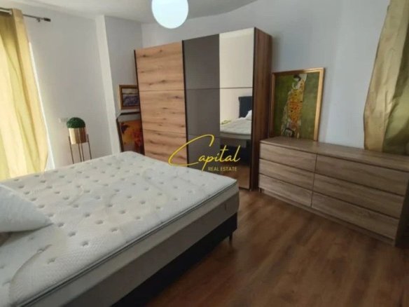 APARTAMENT ME QIRA 2+1+2 KOMUNA E PARISIT 950 EURO