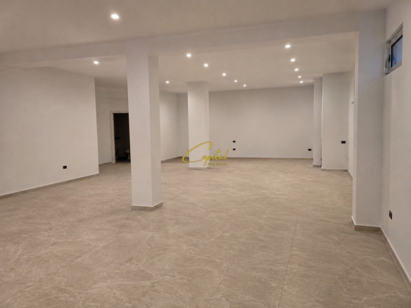 DYQAN ME QIRA 90 M2 YZBERISHT 2000 EURO