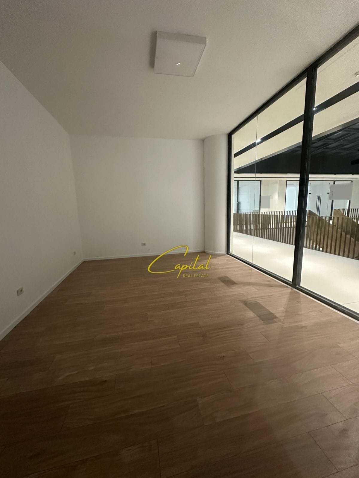 AMBIENT BIZNESI ME QIRA 30 M2 RRUGA MINE PEZA 75.000 LEKE