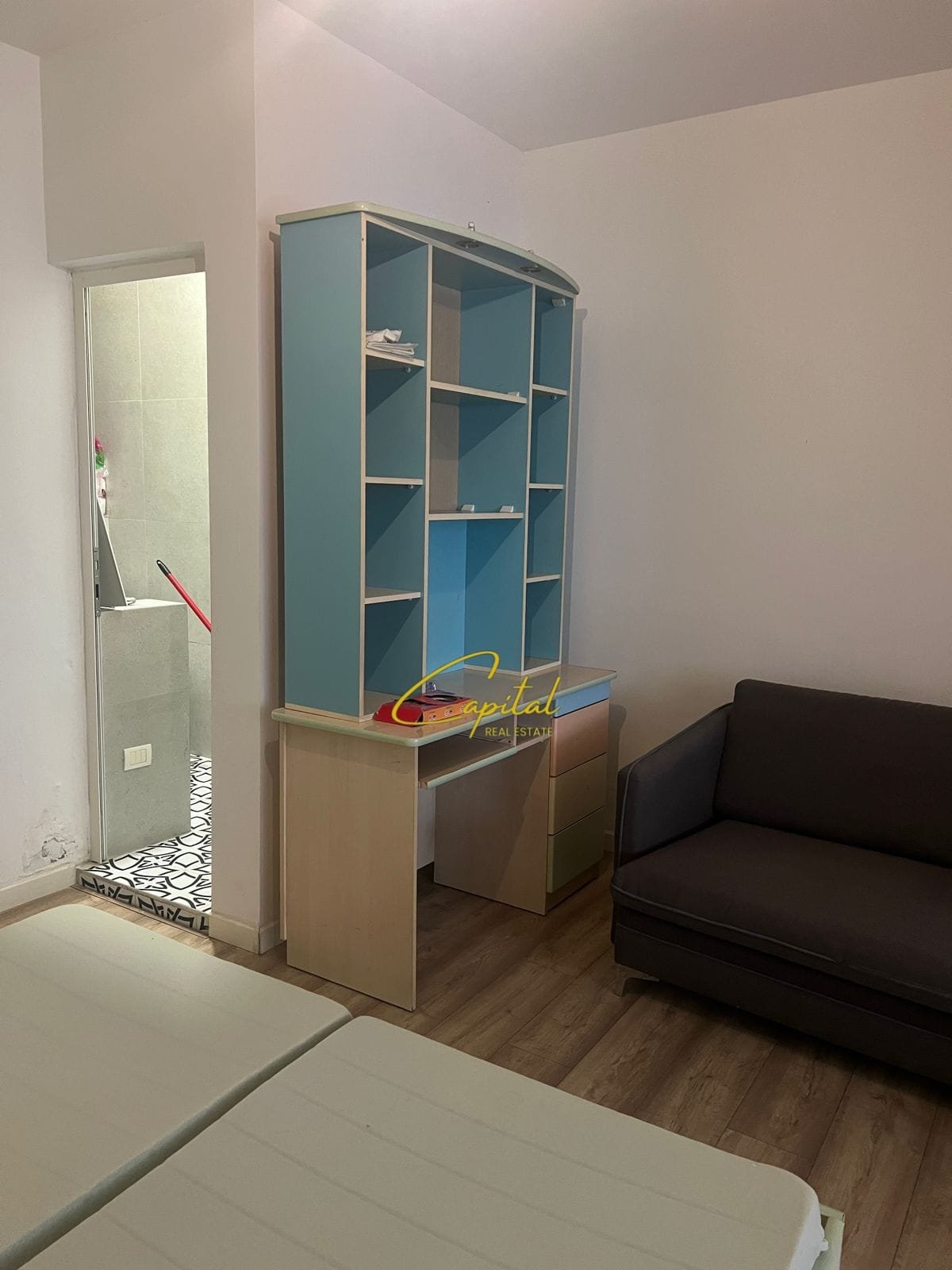 APARTAMENT ME QIRA 1+1 RRUGA E BARRIKADAVE 50.000 LEKE