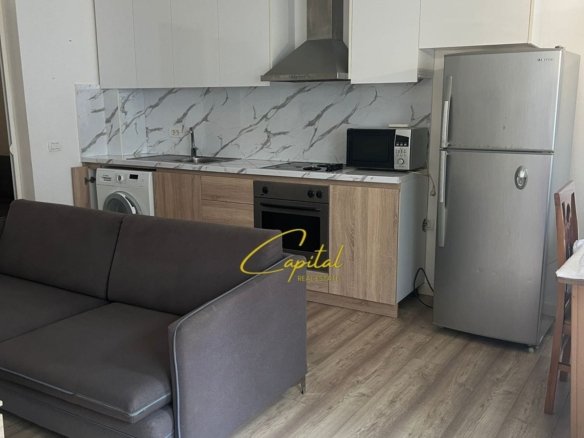 APARTAMENT ME QIRA 1+1 RRUGA E BARRIKADAVE 50.000 LEKE