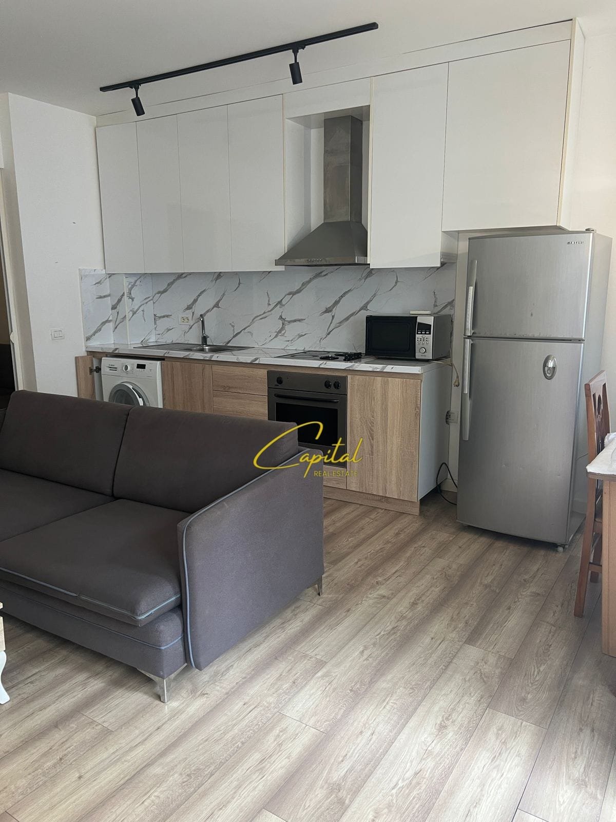 APARTAMENT ME QIRA 1+1 RRUGA E BARRIKADAVE 50.000 LEKE