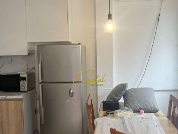 APARTAMENT ME QIRA 1+1 RRUGA E BARRIKADAVE 50.000 LEKE