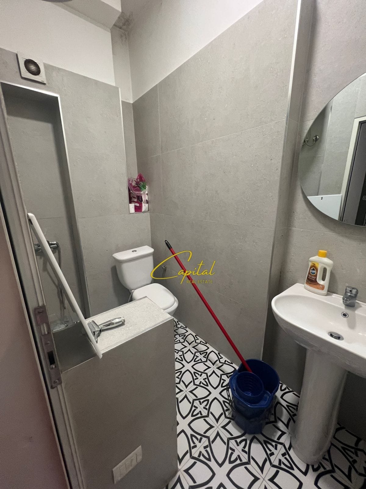 APARTAMENT ME QIRA 1+1 RRUGA E BARRIKADAVE 50.000 LEKE