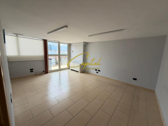 ZYRE ME QIRA 450 M2 RRUGA E KAVAJES 6000 EURO