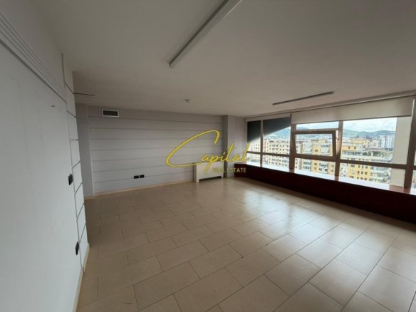 ZYRE ME QIRA 450 M2 RRUGA E KAVAJES 6000 EURO