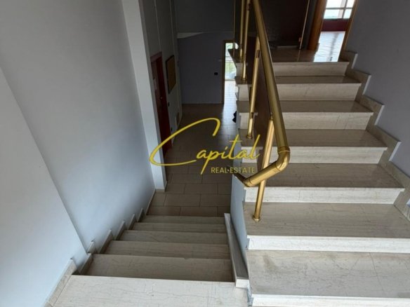 ZYRE ME QIRA 450 M2 RRUGA E KAVAJES 6000 EURO