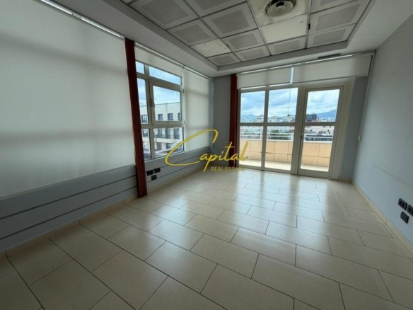 ZYRE ME QIRA 450 M2 RRUGA E KAVAJES 6000 EURO