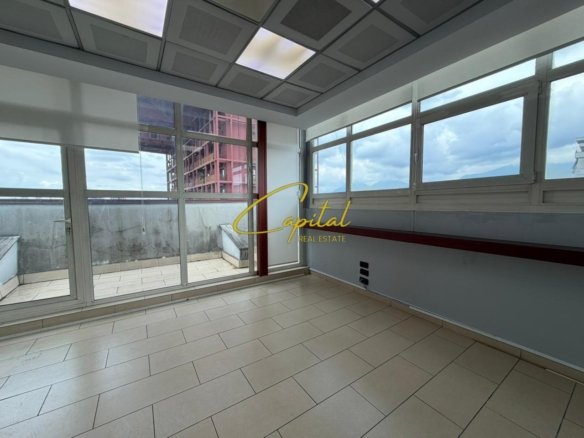 ZYRE ME QIRA 450 M2 RRUGA E KAVAJES 6000 EURO