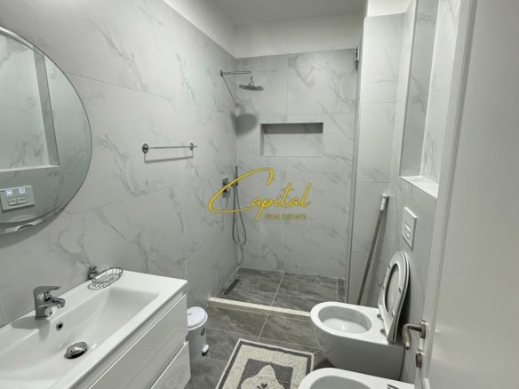 APARTAMENT ME QIRA 2+1 RRUGA E DIBRES 70.000 LEKE