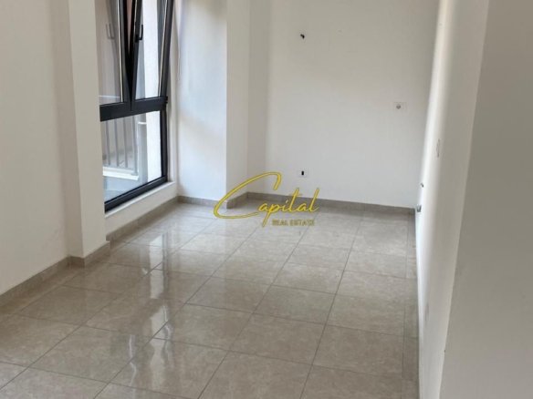 AMBIENT BIZNESI ME QIRA 90 M2 PAZARI I RI 80.000 LEKE