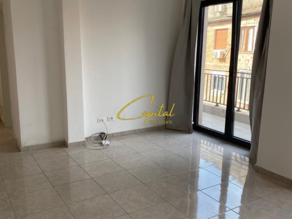 AMBIENT BIZNESI ME QIRA 90 M2 PAZARI I RI 80.000 LEKE