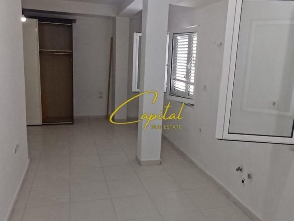 ZYRE ME QIRA 120 M2 XHAMLLIKU 40.000 LEKE