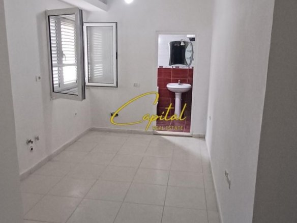 ZYRE ME QIRA 120 M2 XHAMLLIKU 40.000 LEKE