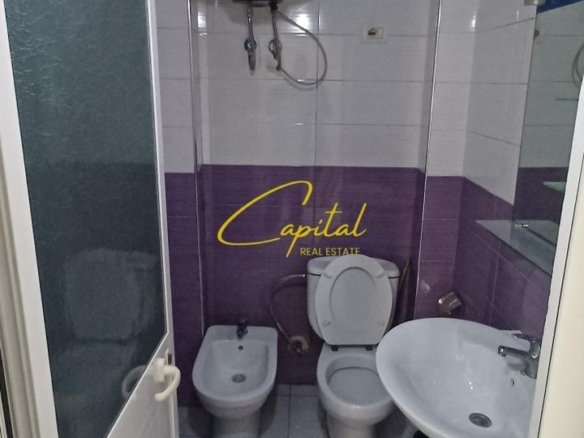 ZYRE ME QIRA 120 M2 XHAMLLIKU 40.000 LEKE