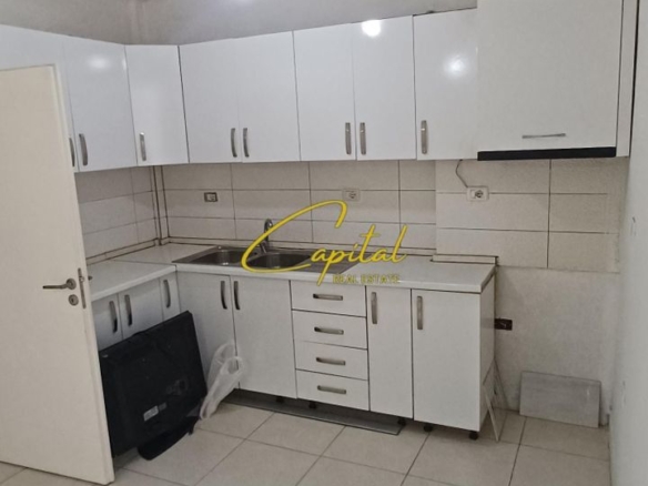 APARTAMENT ME QIRA 3+1 XHAMLLIKU 35.000 LEKE