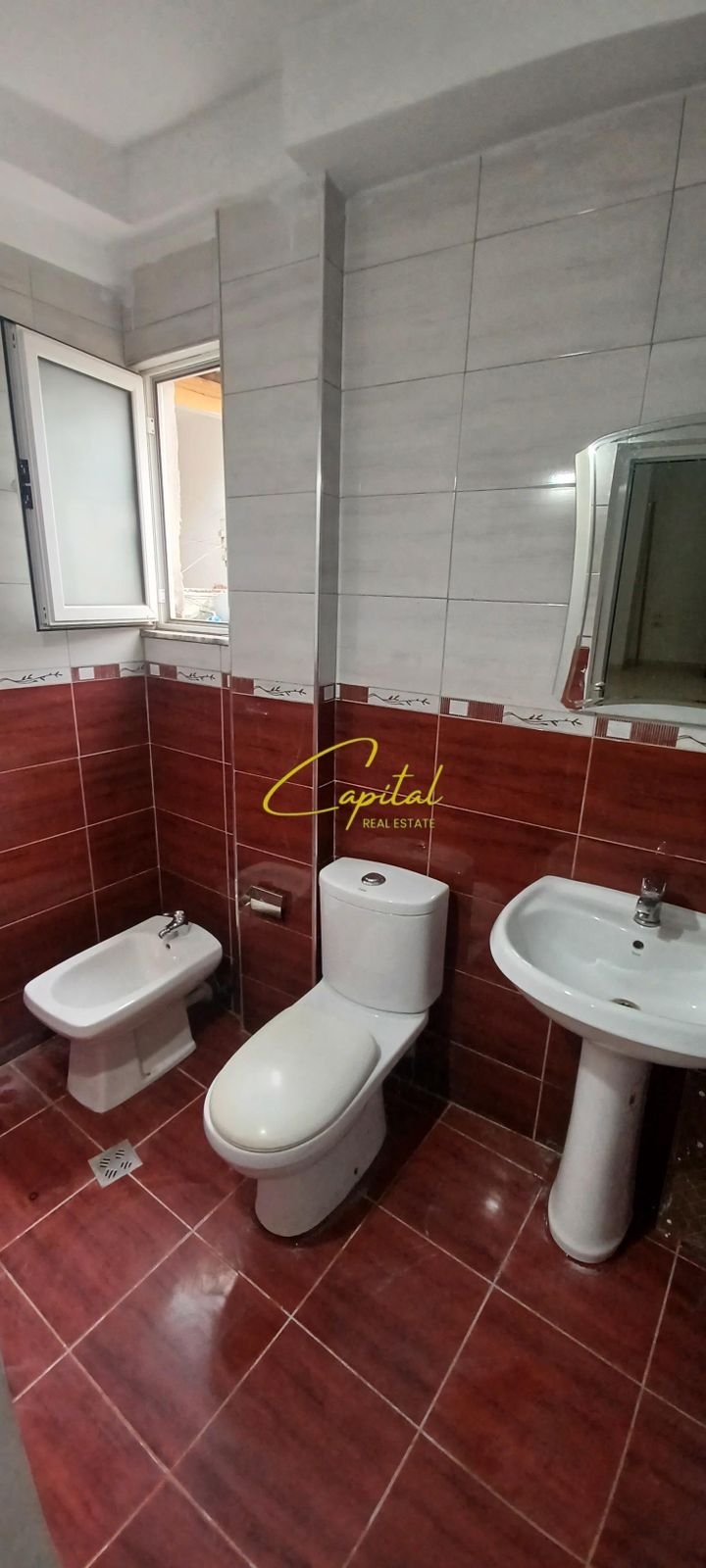 ZYRE ME QIRA 120 M2 XHAMLLIKU 40.000 LEKE