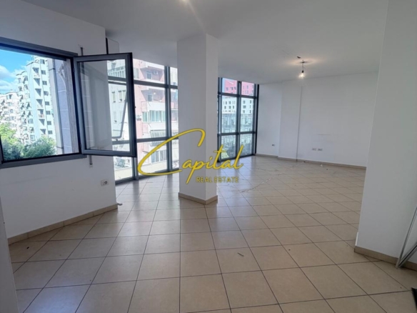 SHITET APARTAMENT 2+1 21 DHJETORI 32.000.000 LEKE