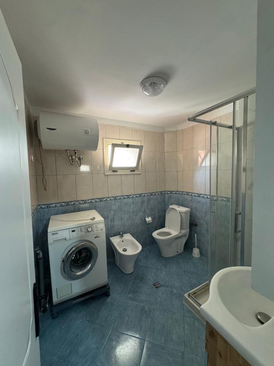 APARTAMENT ME QIRA 1+1 PORCELANI 40.000 LEKE