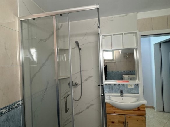 APARTAMENT ME QIRA 1+1 PORCELANI 40.000 LEKE