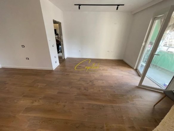 ZYRE ME QIRA 67 M2 STADIUMI AIR ALBANIA 1000 EURO