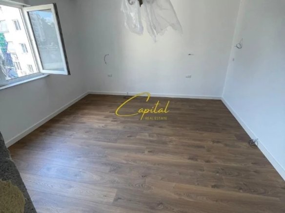 ZYRE ME QIRA 67 M2 STADIUMI AIR ALBANIA 1000 EURO