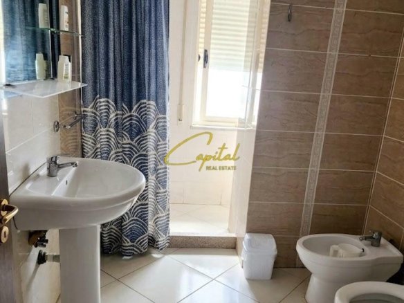 APARTAMENT ME QIRA 2+1 ISH STACIONI TRENIT 55.000 LEKE