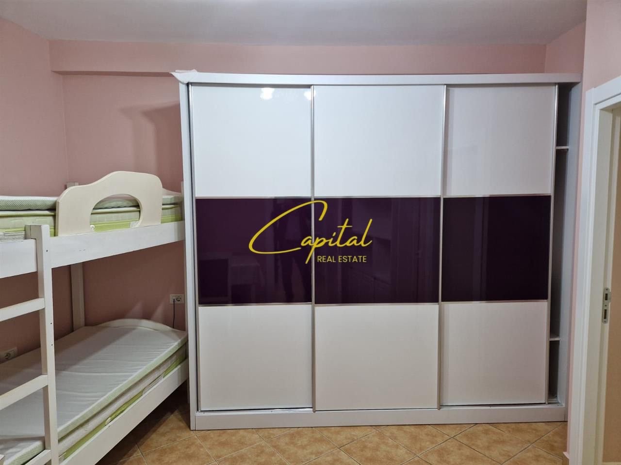 APARTAMENT ME QIRA 3+1 ZOGU I ZI 800 EURO