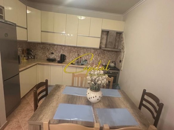 APARTAMENT ME QIRA 3+1+2 RRUGA E DURRESIT 80.000 LEKE