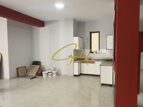 AMBIENT BIZNESI ME QIRA 120 M2 RRUGA E DURRESIT 950 EURO