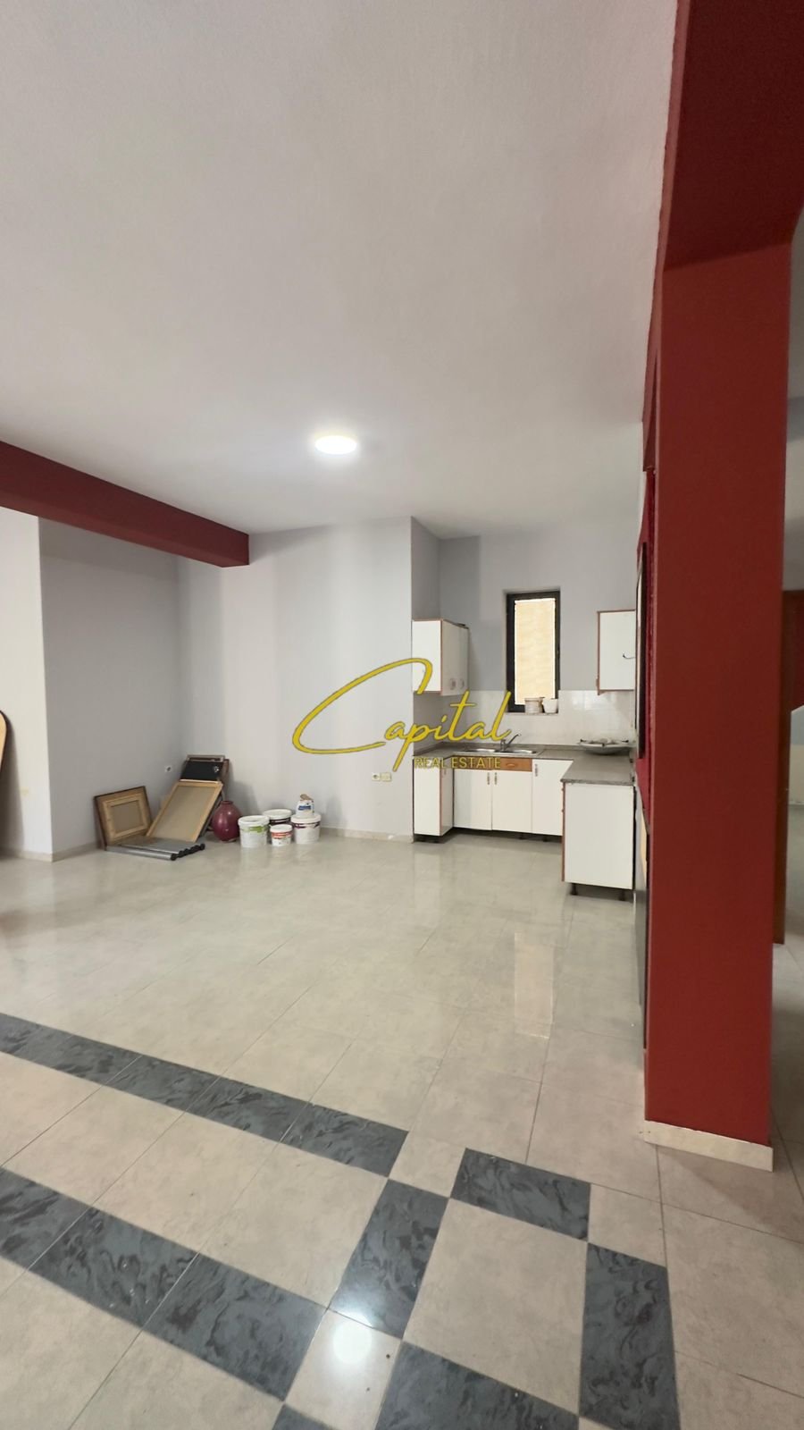 AMBIENT BIZNESI ME QIRA 120 M2 RRUGA E DURRESIT 950 EURO