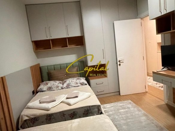 APARTAMENT ME QIRA 1+1 RRUGA E DIBRES 65.000 LEKE